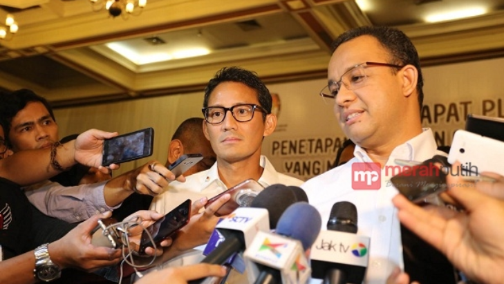 Perbedaan Pendapat antara Anies dan Sandi Soal LPJ RT/RW