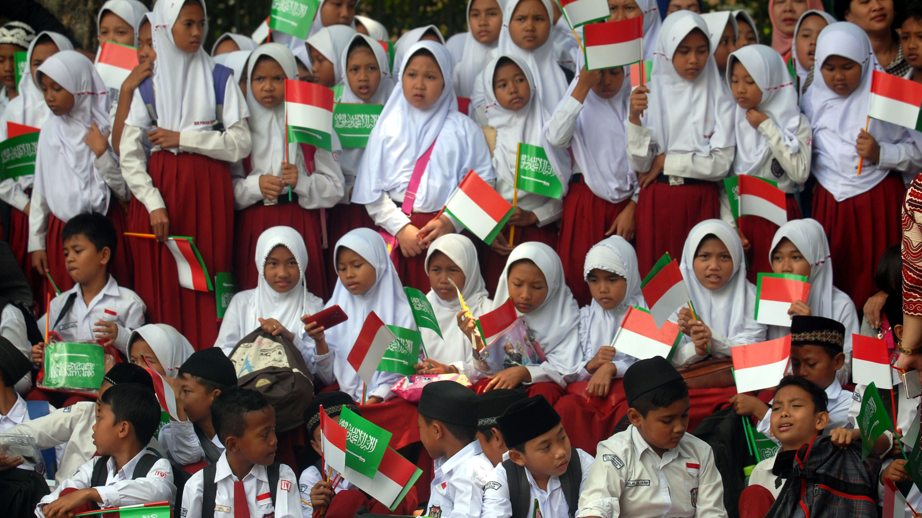 Ribuan Pelajar Menyambut Sang Raja Di Kota Hujan