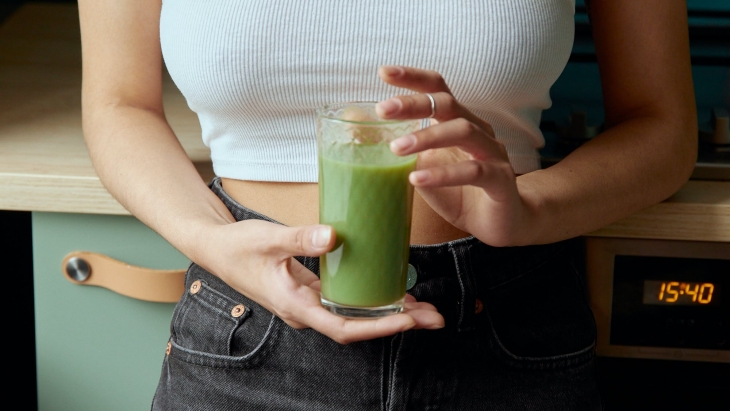3 Minuman Terbaik Setelah Makan untuk Tingkatkan Kesehatan Pencernaan