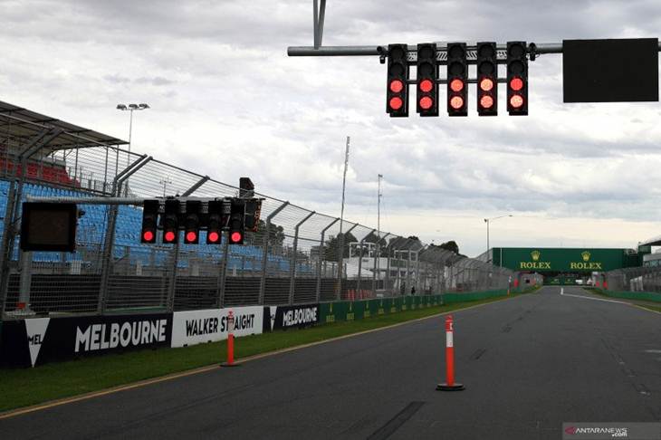 Pemandangan umum trek Sirkuit Melbourne Grand Prix, Australia pada Jumat (13/3/2020) setelah panitia penyelenggara membatalkan balapan di sana karena antisipasi wabah virus corona. (Reuters/Loren Elliot) (REUTERS/LOREN ELLIOTT)
