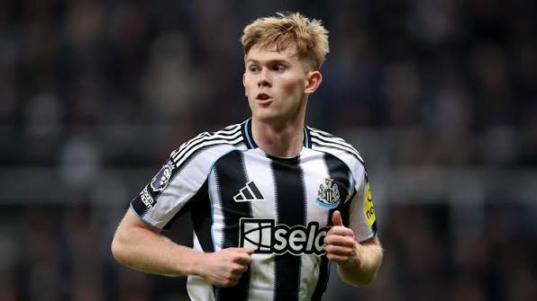 Manchester United Pantau Lewis Hall, Newcastle Terancam Kehilangan Bek Mudanya