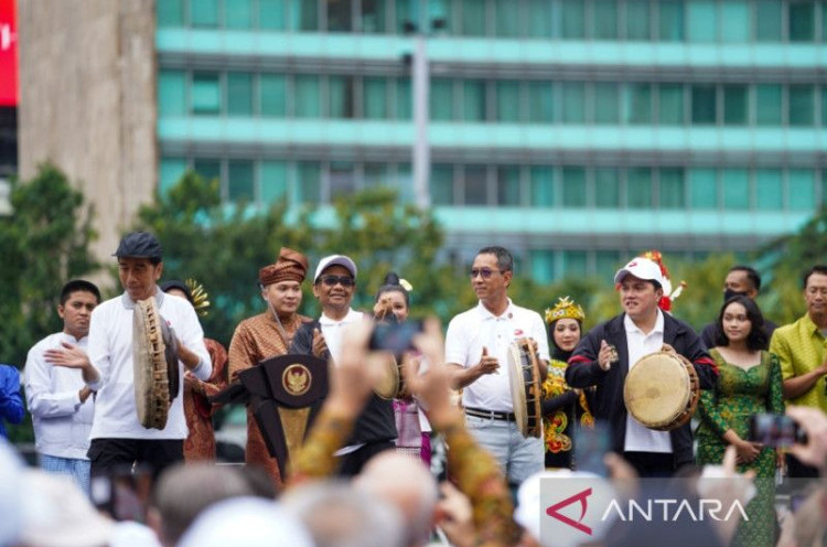 Reshuffle Kabinet, Jokowi: Tunggu Aja
