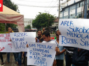 Tolak Kedatangan Habib Rizieq, Warga Surabaya Demo di Kantor Polisi