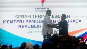 Prosesi Serah Terima Jabatan Menteri Pemuda dan Olahraga Dito Ariotedjo kepada Erick Thohir 