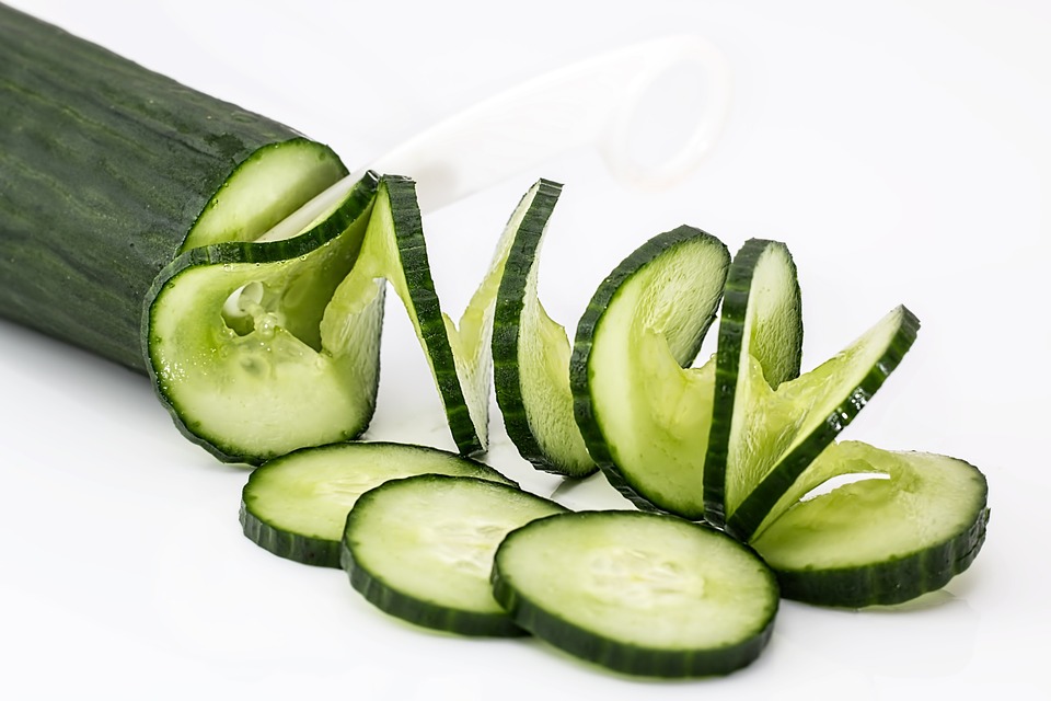 Kentang, mentimun dan minyak kelapa bisa dicoba (Sumber: Pixabay/stevepb)