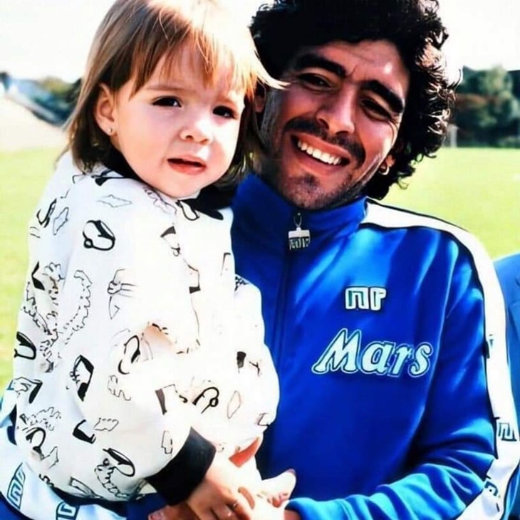 Maradona bersama putrinya Dalma. (Foto: MP/Instagram @dalmaradona)
