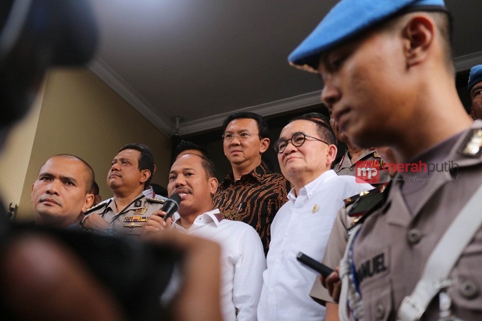 Gubernur nonaktif DKI Jakarta Basuki Tjahaya Purnama (Ahok) saat diperiksa Bareskrim Polri, Jakarta, Senin (7/11). (Foto: MerahPutih/Rizki Fitrianto)