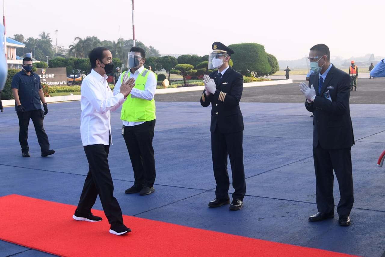 Presiden Jokowi bertolak ke Jateng dalam rangka kunjungan kerja, Jumat (11/06/2021) pagi. (Foto: BPMI Setpres/Lukas)