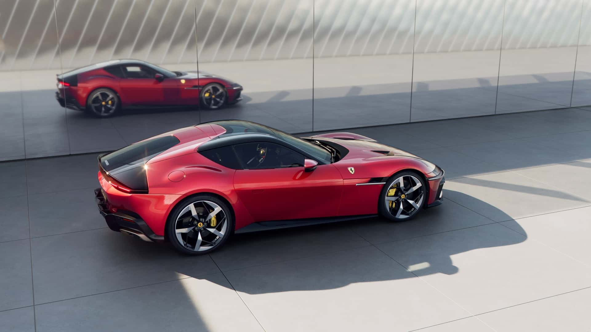 Mesin V12 memberikan pengalaman yang berbeda. (Foto: Ferrari)