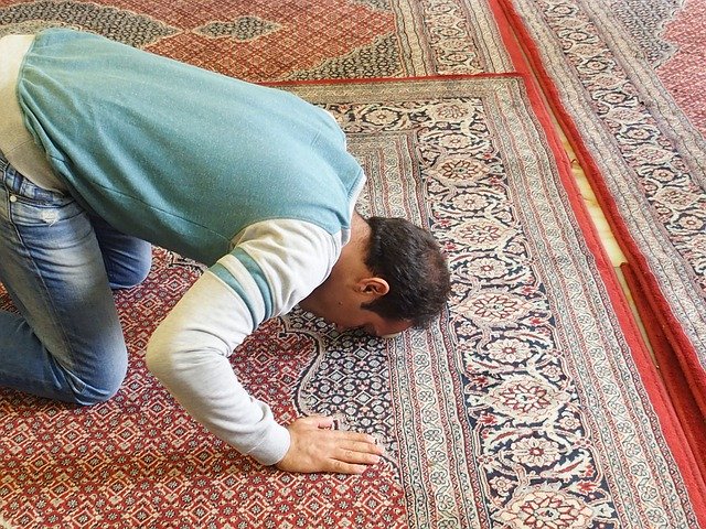 Tarawih di rumah (Foto: Pixabay/rudolf_langer)