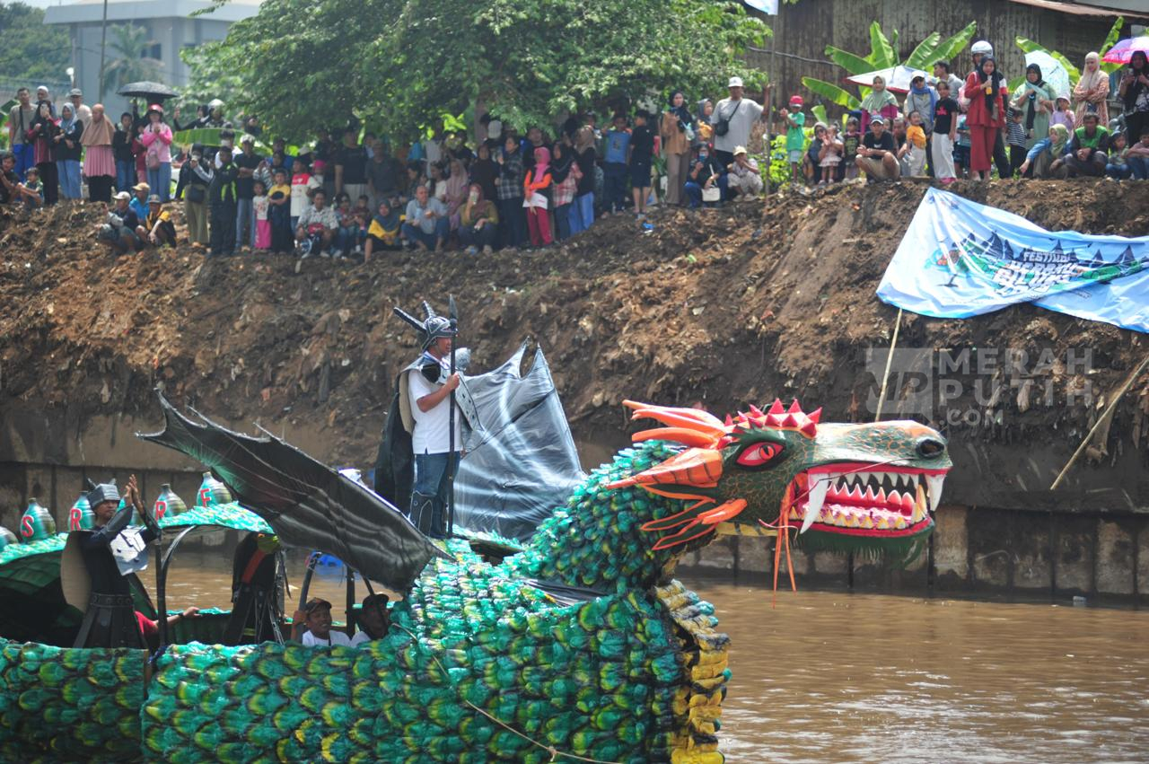 Festival Cilung 2025 Digelar untuk Peringati Hari Sungai Sedunia, 43 Perahu Botol Plastik Bekas Berlayar di Ciliwung