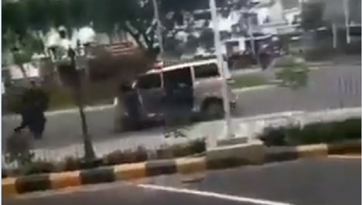 Alasan Polisi Tembakan Gas Air Mata ke Mobil Ambulance saat Demo UU Ciptaker