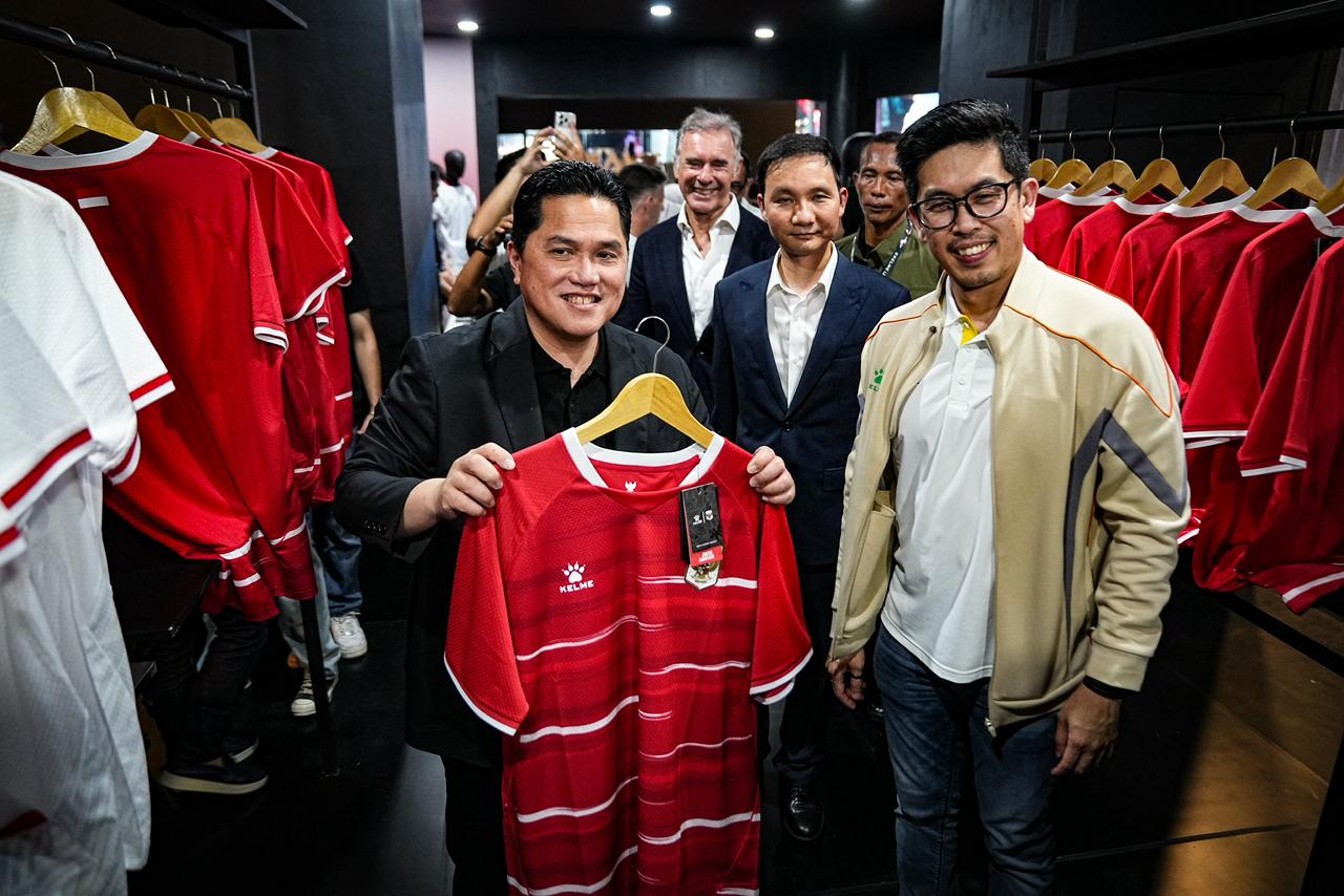 Ada Motif Batik dan Sentuhan yang Terinspirasi Tenun dalam Jersei Anyar Timnas Indonesia, Erick Thohir Sampaikan Apresiasi
