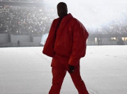 Demi Listening Party 'Donda', Kanye West Bangun Rumah Masa Kecilnya di Stadium Soldier Field