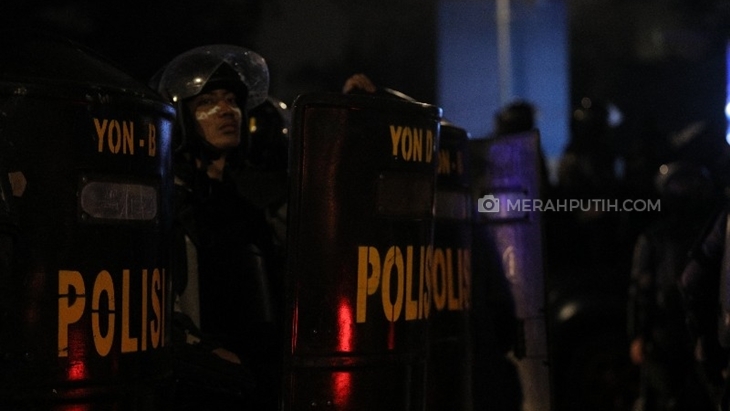 Pengamat: Aparat yang Pukul Demonstran Melanggar HAM
