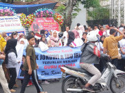 Ribuan Warga Solo Padati Kediaman Jokowi untuk Sambut Kepulangannya, Lalin Padat