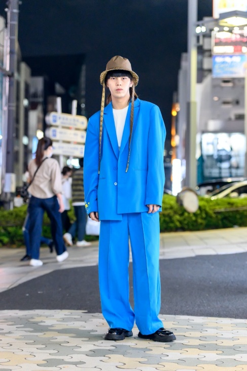 Oversized suit in Tokyo. (Foto Vogue)
