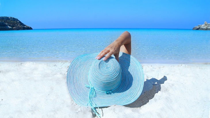 Berjemur di bawah sinar matahari. (Pixabay/skeeze)