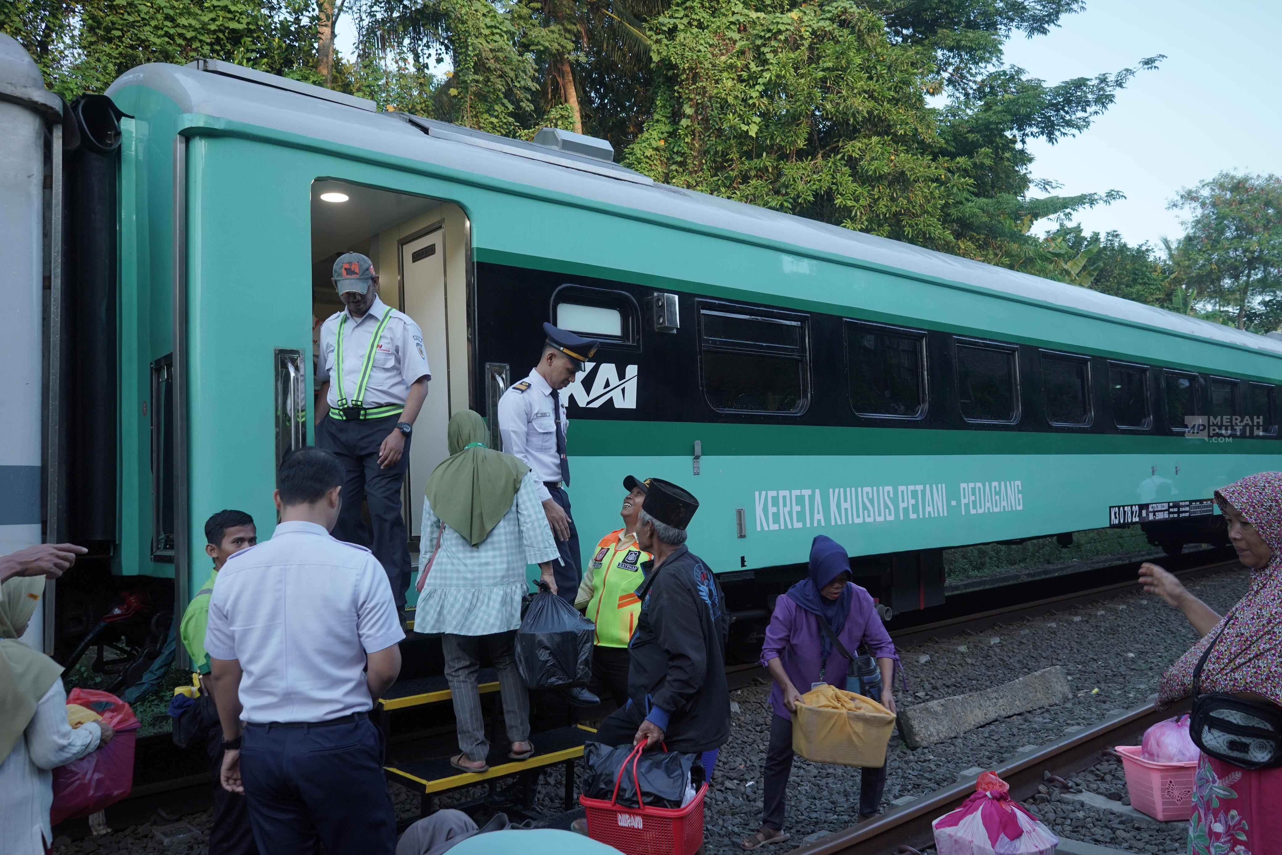 Belum Setahun, Kereta Petani Pedagang Lintas Rangkasbitung–Merak Layani 26.074 Penumpang