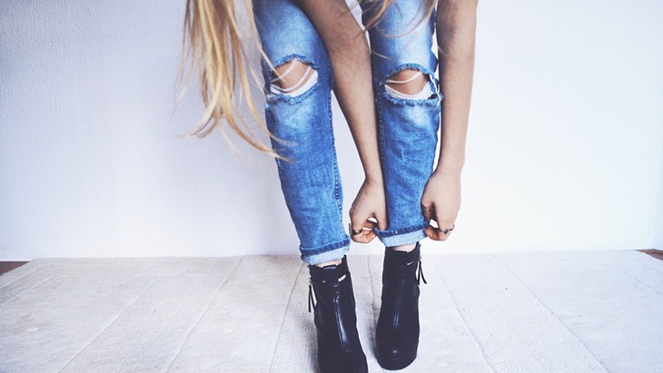 Ripped jeans. (Foto: Pixabay/StockSnap)