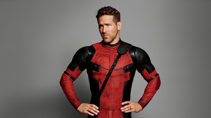 Ryan Reynolds dalam kostum film Deadpool. (Foto: gq.com)