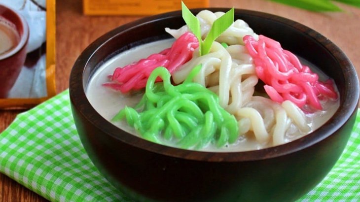 Penganan Tradisional dengan Tampilan Warna-warni, Jadi Pengin Coba