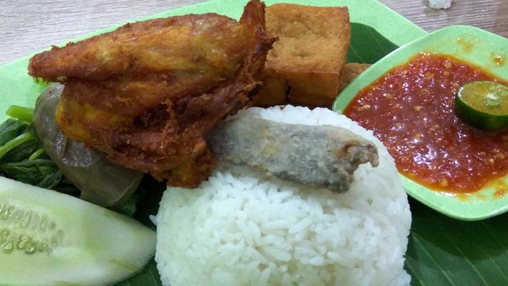 Nasi Tempong, si Pedas 'Nampar' dari Banyuwangi