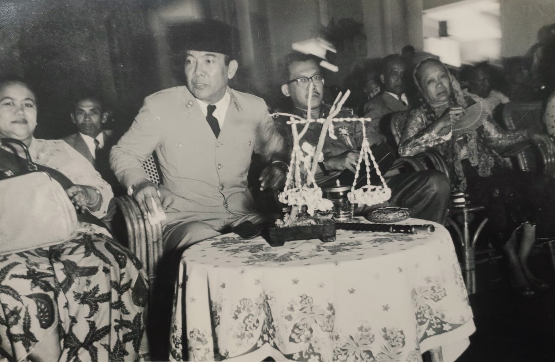 Sukarno merumuskan gagasan Ekonomi Terpimpin