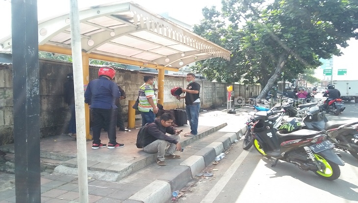 Sisa Gas Air Mata Masih Terasa, Pemotor di Slipi Oleskan Odol di Wajah
