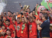 Anies Janji Setrap Jakmania Rayakan Persija Juara Berenang di Bundaran HI
