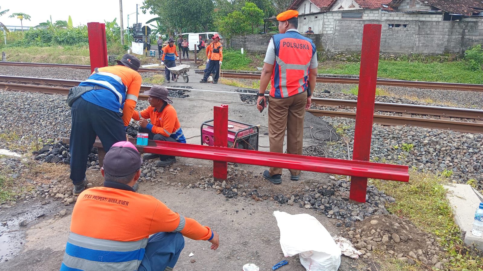 PT KAI Daop 6 Tutup 38 Perlintasan Liar, Cegah Kecelakaan