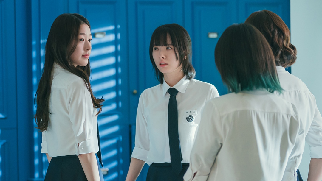 Jadi Tokoh Utama, Bona WJSN Coba Lawan Geng Bully di 'Pyramid Game'