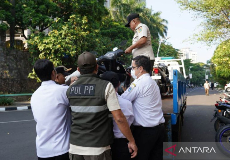 Langgar Aturan Wajib Naik Umum, Motor-Motor ASN Bandel DKI Kena Derek