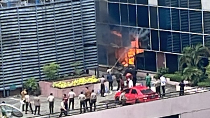 20 Unit Damkar Diterjunkan Atasi Kebakaran Gedung Kemenkumham