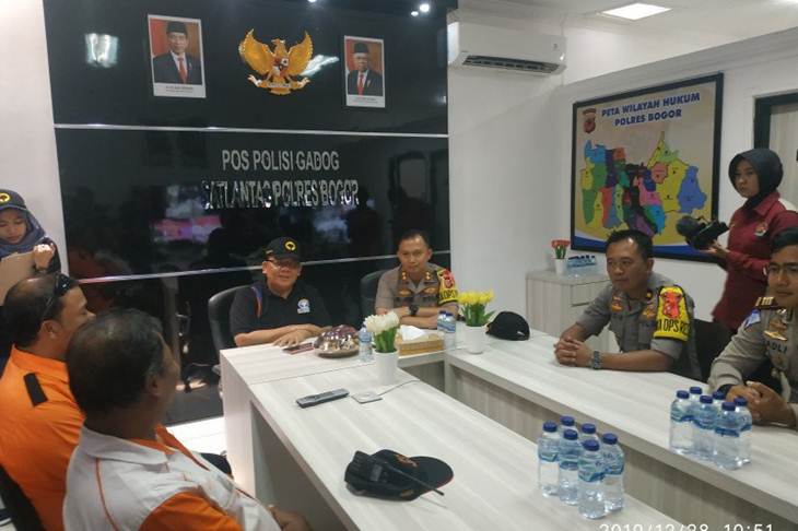 Kapolres Bogor AKBP Muhammad Joni bertemu anggota Ombudsman RI Adrianus Meliala di Bogor, Sabtu (27-12-2019). ANTARA/Boyke Ledy Watra