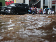 Hujan Deras Akibatkan Banjir di Cipulir Jakarta Selatan