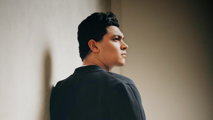 Adam Peter Ceritakan Beratnya Perpisahan di 'Lost Without You'