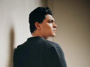 Adam Peter Ceritakan Beratnya Perpisahan di 'Lost Without You'