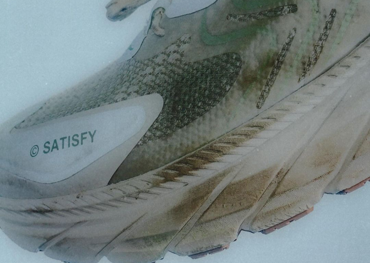 Detail label Satisfy dibuat tidak mencolok di bagian depan sepatu. (Foto: Sole Retriever)