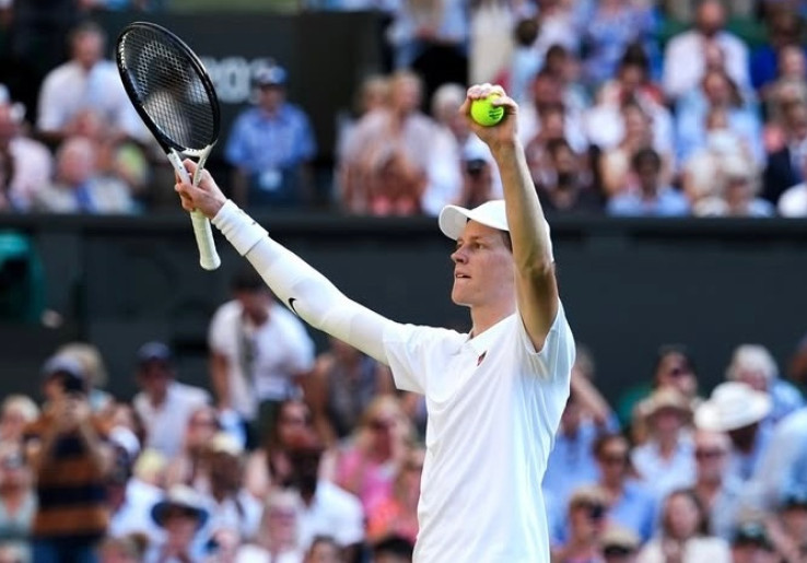 Profil Jannik Sinner, Petenis Italia Pertama yang Berhasil Juarai Grand Slam Wimbledon