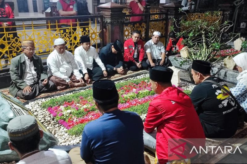 Cari Suara di Jatim, Kaesang Ziarah ke Makam Presiden Ke-4 Gus Dur 