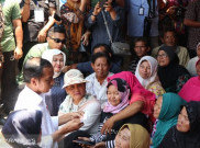  Tak Kuat Berdesakan, Sejumlah Ibu-ibu Pingsan di Kampanye Akbar Jokowi-Ma'ruf 