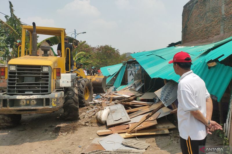 Alat Berat Ratakan Sarang Narkoba, Puluhan Lapak di Kampung Ambon Cengkareng Hancur Tak Tersisa