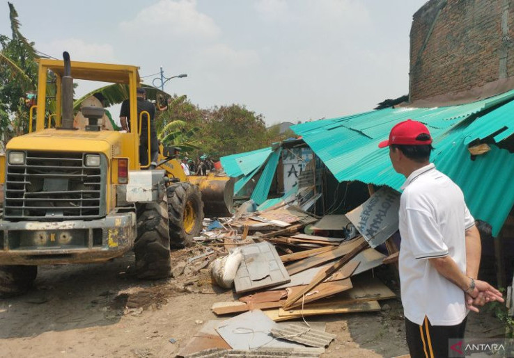 Alat Berat Ratakan Sarang Narkoba, Puluhan Lapak di Kampung Ambon Cengkareng Hancur Tak Tersisa