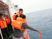 Tabur Bunga untuk Jurnalis dan Awak Kapal yang Hilang Kontak di Selat Sunda