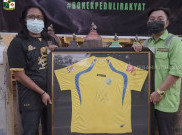 Jersey Pemain Persebaya Laku di Harga Rp 130 Juta untuk Amal