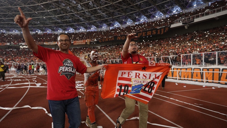 Anies Baswedan saat merayakan kemenangan Persija