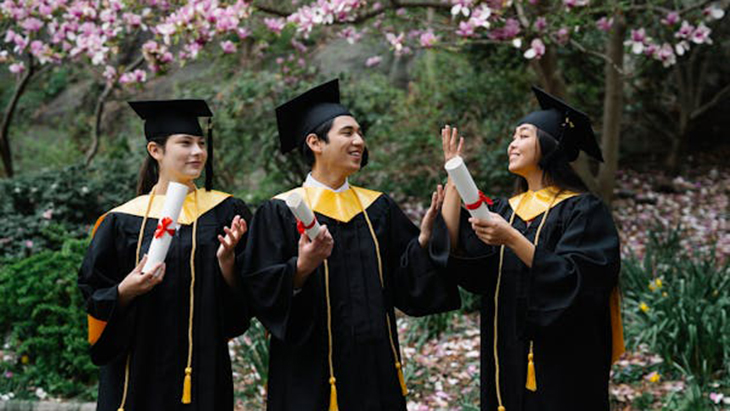 Sering Dipakai saat Graduation, ini nih Cerita di Balik Toga