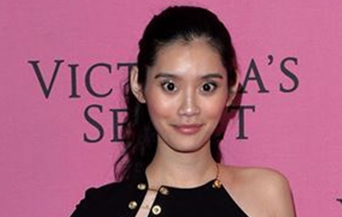 Gubrak! Model ini Terjatuh saat Victoria's Secret Fashion Show 2017