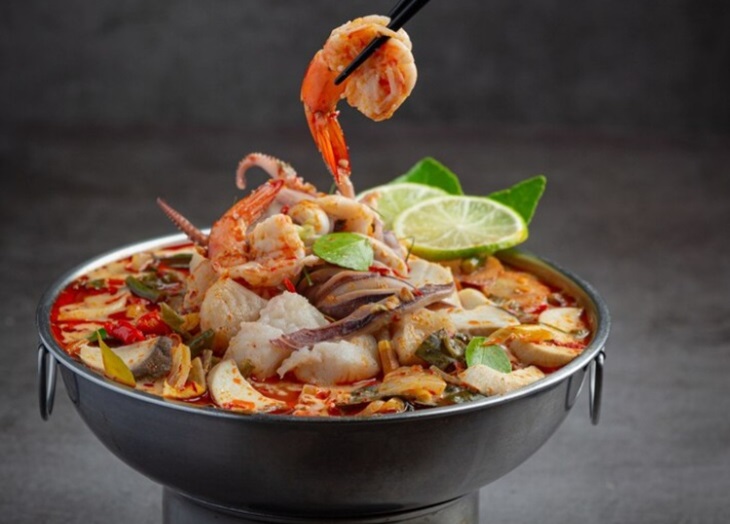 Manis, asam, pedas, dan asin rasa kaldu Tom Yum Goong. (Foto: Freepik/Jcomp)